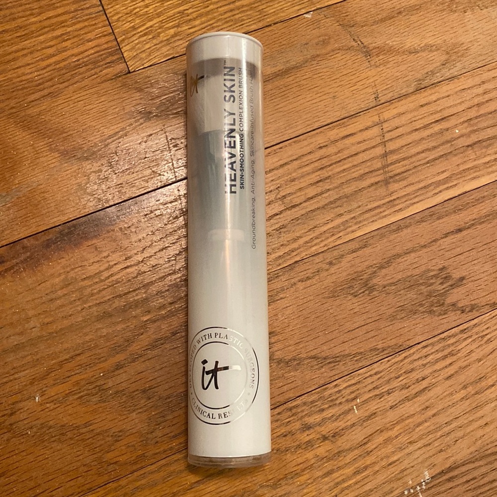 It Cosmetics Heavenly Skin Smoothing Complexion Brush